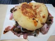 Foto scattata da Alberto :Puccia Italia: prosciutto cotto, fiordilatte, melanzane grigliate, passata di pomodoro e basilico. Ottimo abbinamento e qualità! 